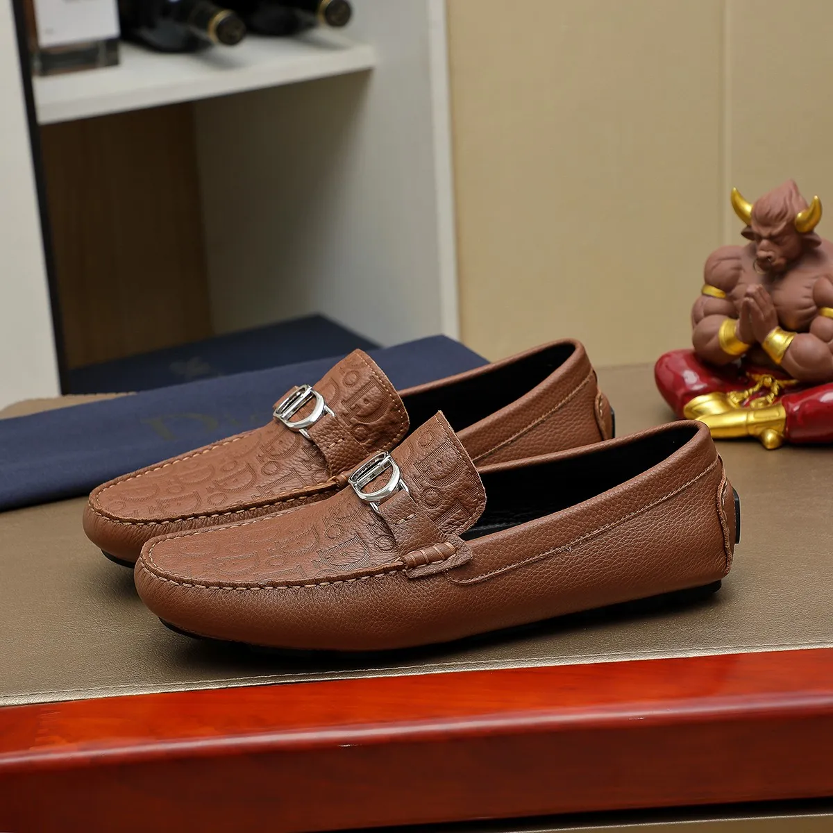 Men's shoes 💰380 🕷️🕷️[Dior] Dior's new casual men's shoes are launched in Hong Kong counters. Official website 1:1 production. Italian original first-layer cowhide + 🐷 leather lining. Designed by European and American masters. Perfect shape to create counter quality, solid color rubber wear-resistant outsole and classic dazzling toe! Super versatile and very comfortable. High-end without losing taste, fashionable and novel! ! Absolute focus! Colors available! Code number 38-44 (45.46 customized)